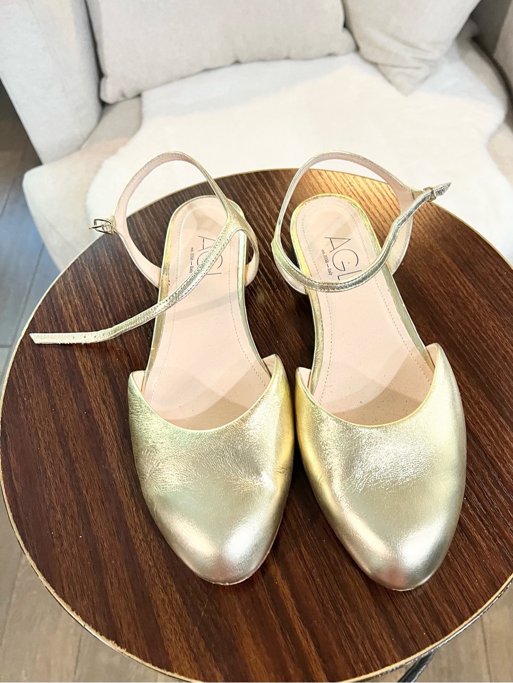 Agl Metallic Gold Pointed-Toe Ankle-Strap Flats. EU 40